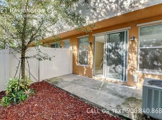 121 Harrington Ct, Palm Springs, FL 33461