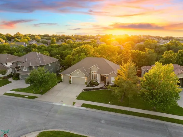 4424 NE Shadow Valley Cir, Lees Summit, MO 64064