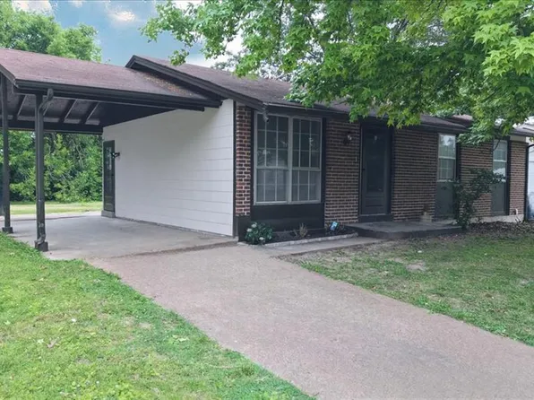 3006 Chance Dr, Florissant, MO 63031