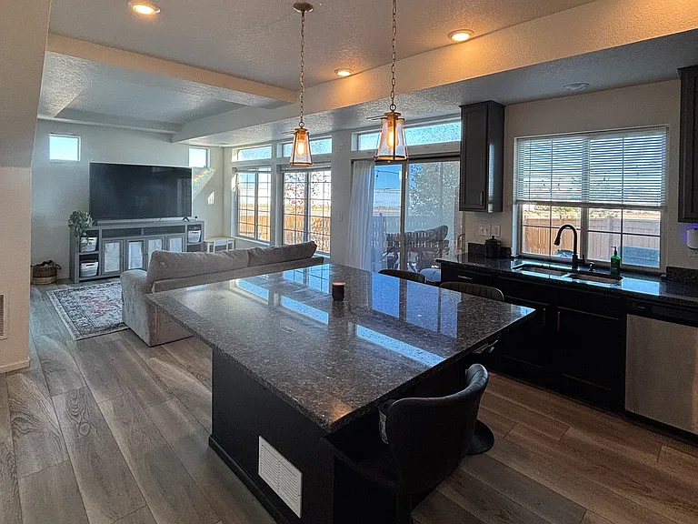 10054 Zeno St — Photo 4