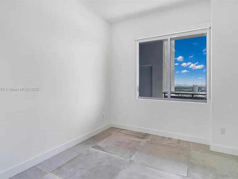 16385 Biscayne Blvd #4 — Photo 40