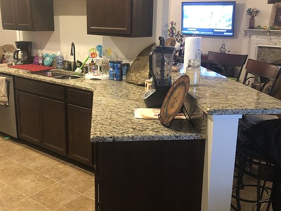 4th image of 121 River Birch Ave