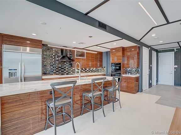 2nd image of 146 Isle Of Venice Dr #146