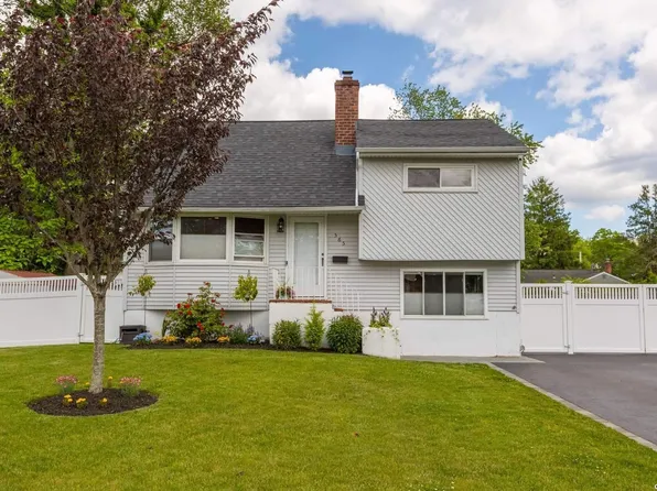 565 Peter Paul Drive, West Islip, NY 11795