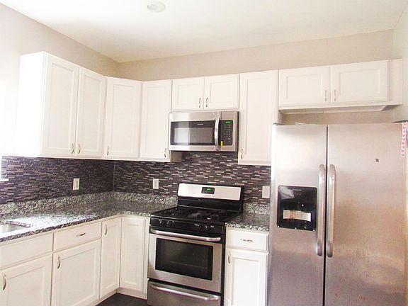 3rd image of 7210 Mahogany Dr #1