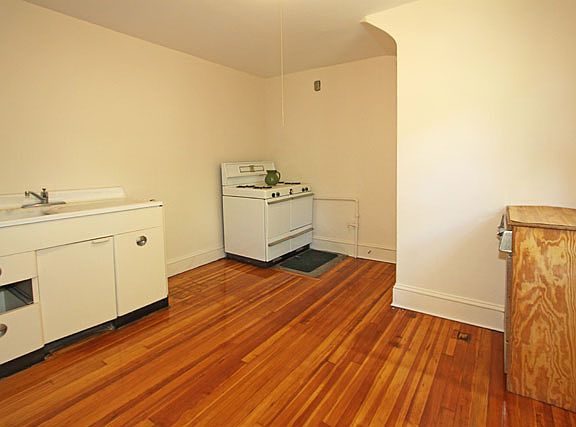 5th image of 217 School St