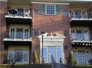 1040 Eve Dr APT F, Pittsburgh, PA 15216