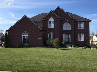 4330 Newark Cir, Grand Blanc, MI 48439