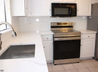 37 Ashley Ct, Bedminster, NJ 07921