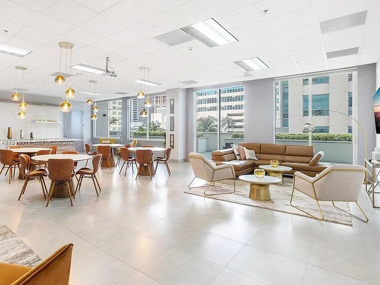 1200 Brickell Bay Dr #19 — Photo 8