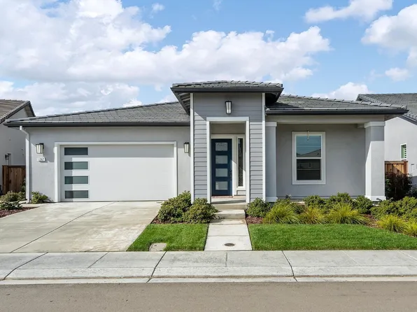 1267 Laurel Dr, Manteca, CA 95336