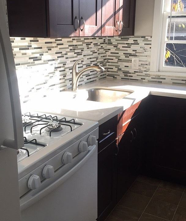 1st image of 913 10th Ave E APT D