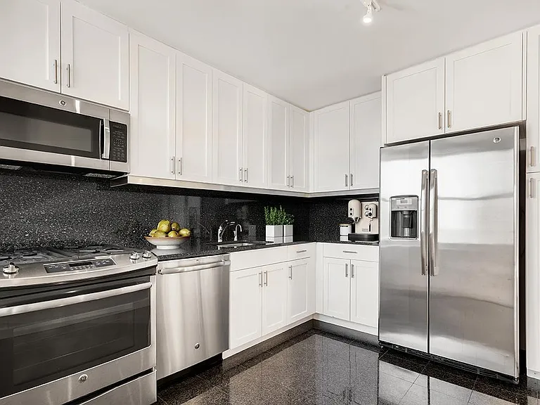 1365 York Ave #17G — Photo 7