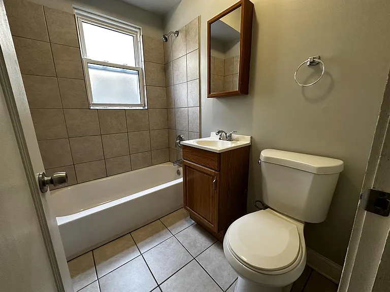 1402 N Harding Ave #2 — Photo 3