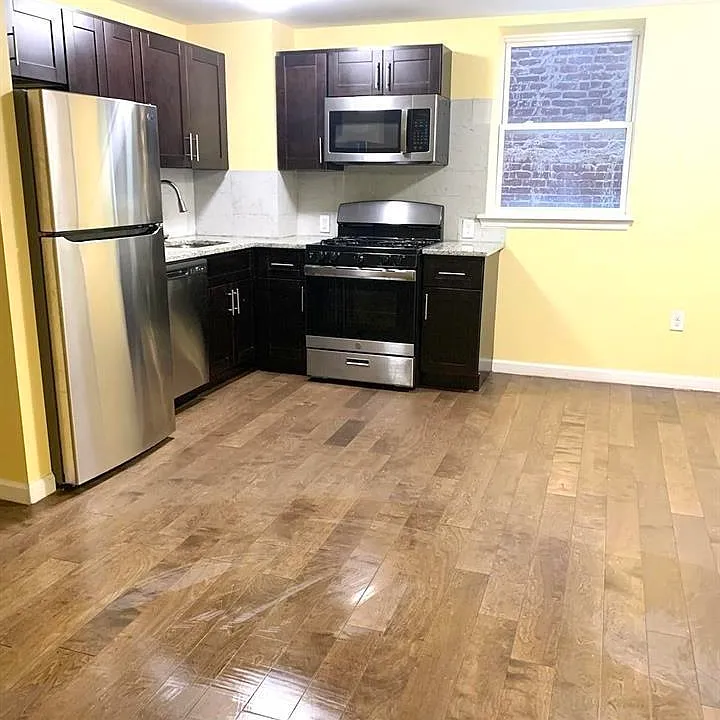22 Liberty Ave #2B