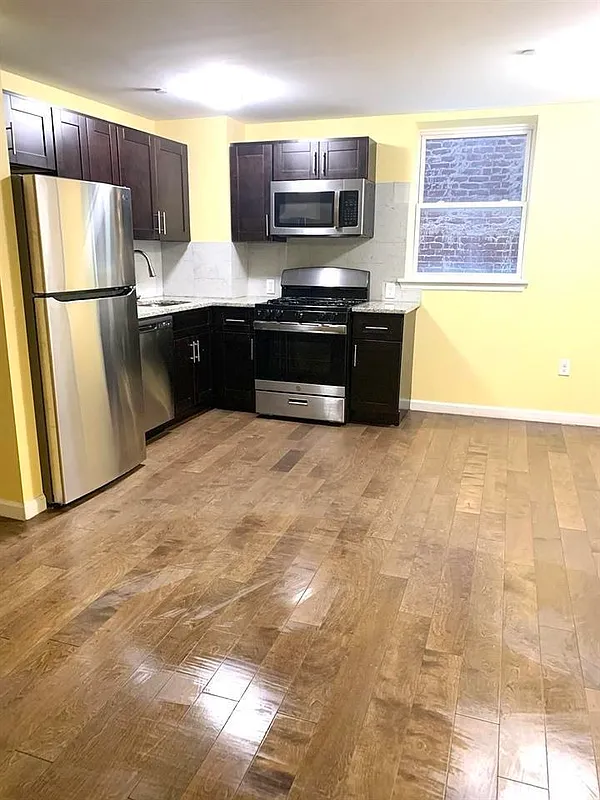 22 Liberty Avenue 2B