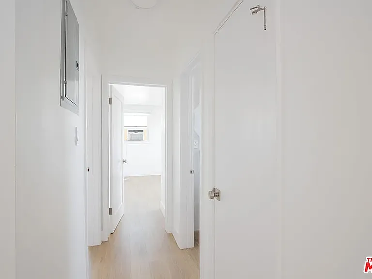 1000 N Curson — Photo 37