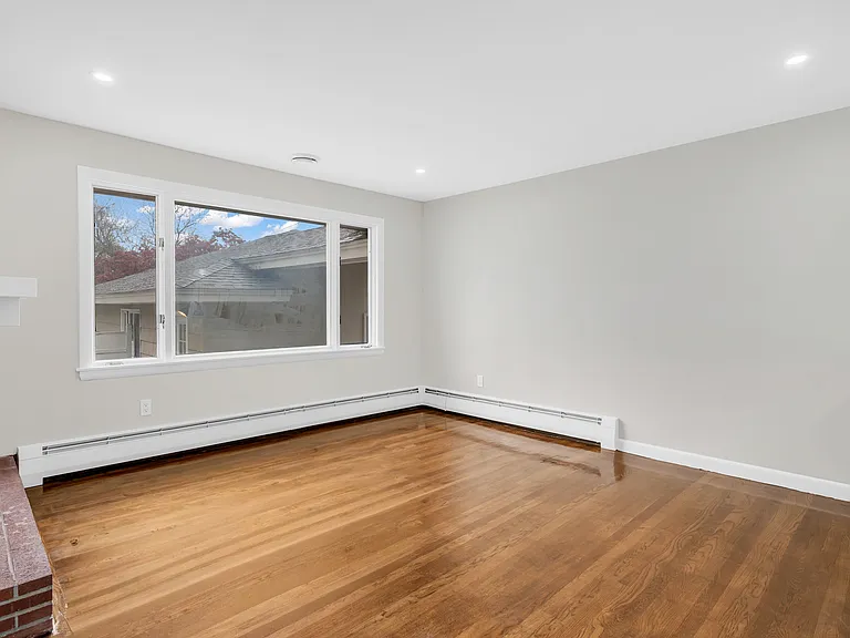 35 Peters St — Photo 10
