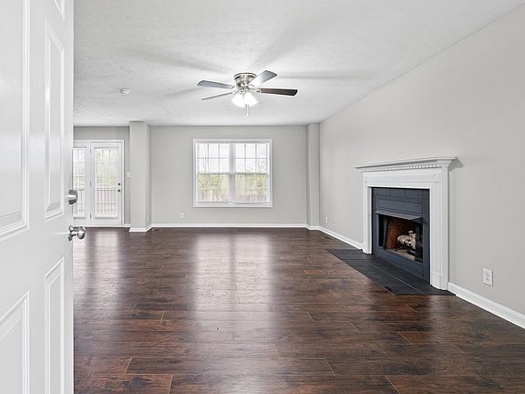 4th image of 3418 Foxrun Ln