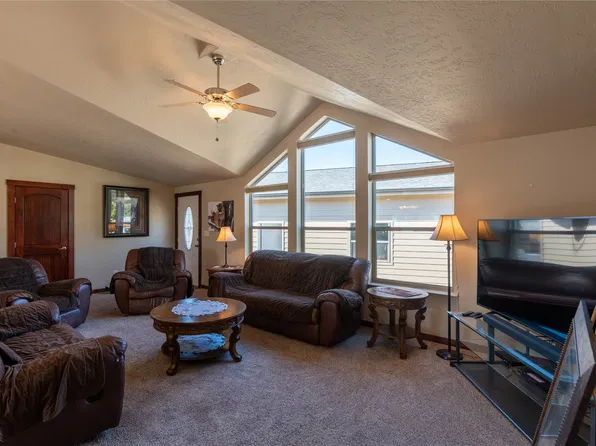 329 E Lynch St, Plains, MT 59859