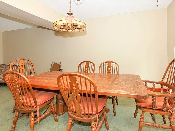 3rd image of 62 Schuyler Dr
