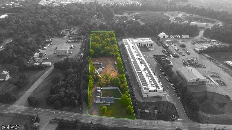 1st image of 325 Roycefield Rd