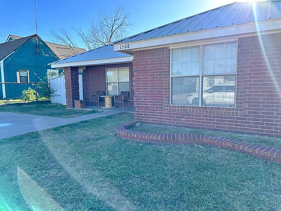 3rd image of 1508 S Loraine St