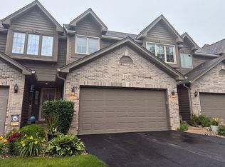 913 Ascot Dr, Elgin, IL 60123