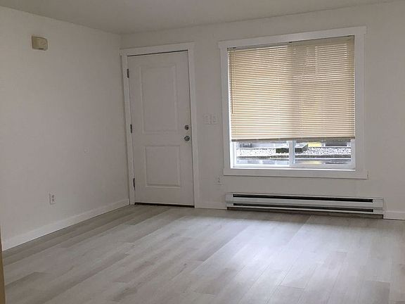 5th image of 112 Tacoma Blvd S Unit B6