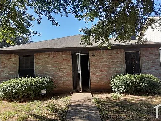 2315 Summit Ln — Photo 2