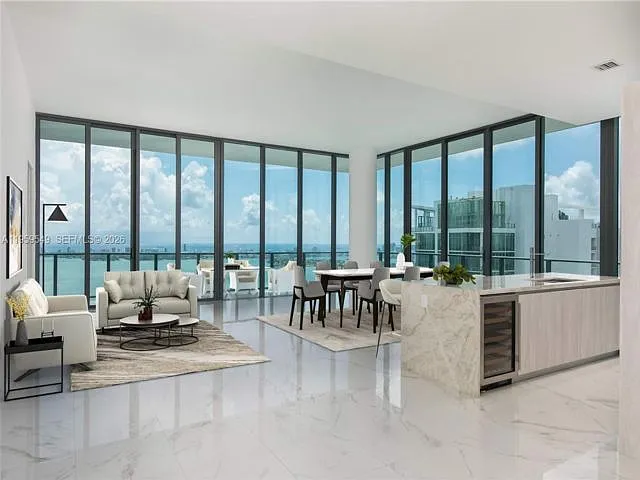 480 NE 31st St #Penthouse 5101 — Photo 1