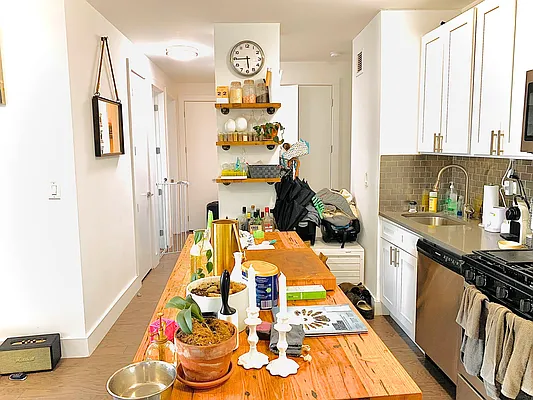 Rented by Zjama Realty Corp | media 6