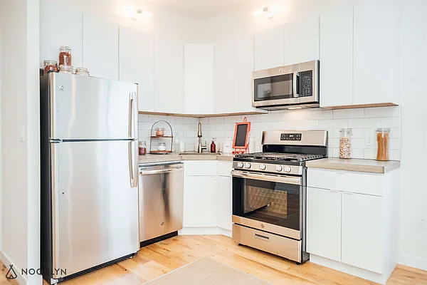 Rented by Nooklyn NYC LLC | media 9