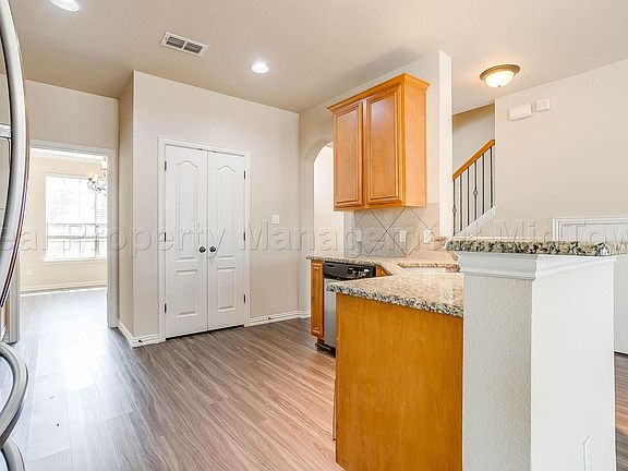 3rd image of 200 Bayfield Dr