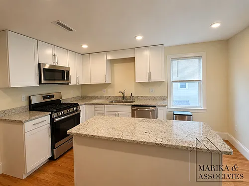 32 Willow St Photo 1