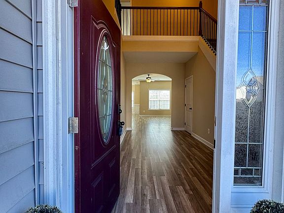 3rd image of 119 Wedgefield Dr