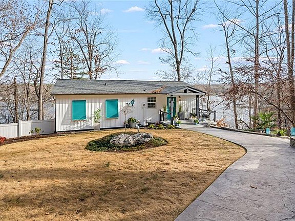 3rd image of 570 Hillview Dr
