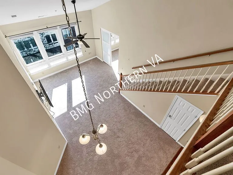 801 Greenbrier St #422 — Photo 9