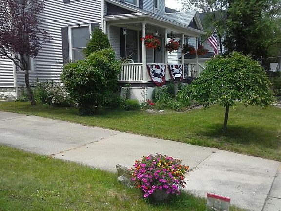 3rd image of 208 Grand Rapids St