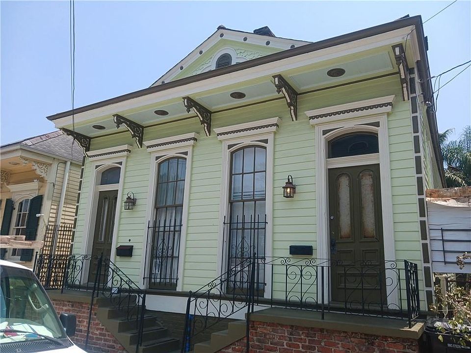 1st image of 913 Touro St