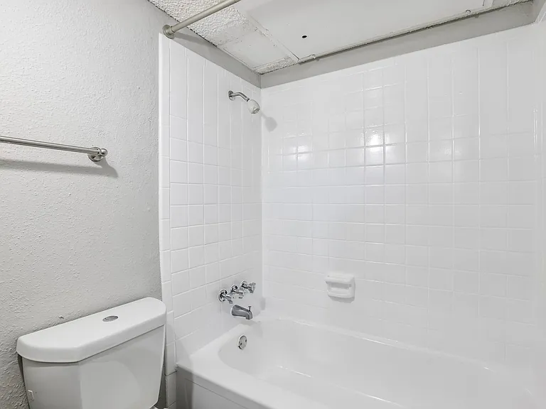 Lamar Place Apartments — Photo 68