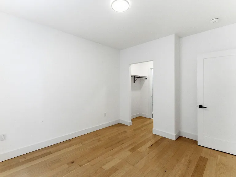 649 38th St #203 — Photo 19