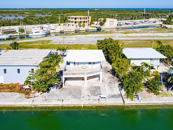 5th image of 128 Airport Dr S