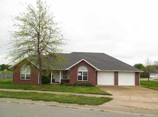 101 Cypress Ave, Prairie Grove, AR 72753