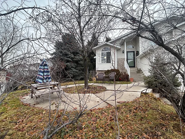 1346 E 5150 S — Photo 2
