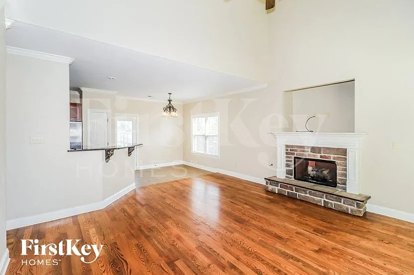 4 bed, 3.0 bath, 2242 sqft, $2,660 — Photo 3