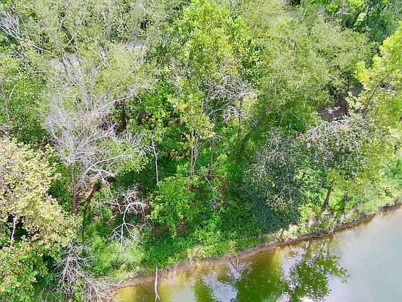 5th image of Crestwood Dr