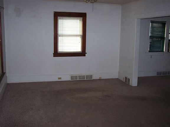 1706 PLYMOUTH Living Room View 2