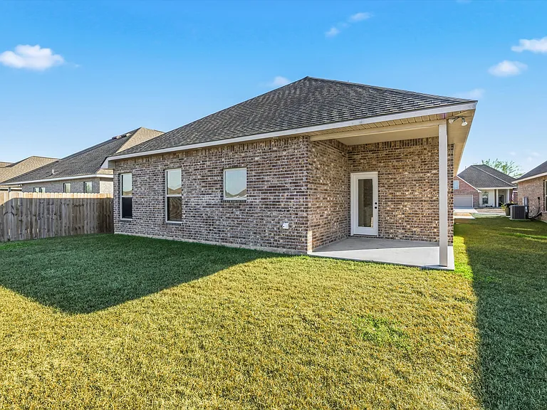 38428 Parliament Dr — Photo 14