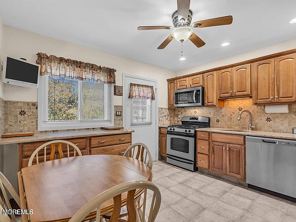 4th image of 32 A Pheasant Street